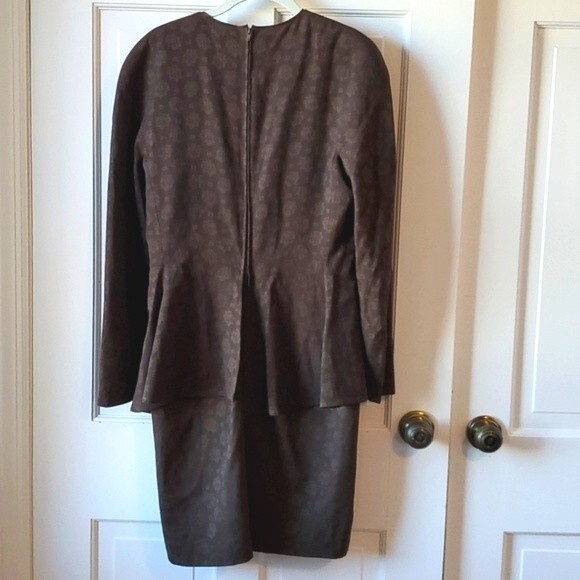 Vintage 80s wool dress with peplum and shoulder pads brown - Picture 2 of 8